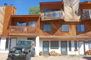 Aspen West Townhouse 4 - Right Off Main Street - Pet Friendly - WiFi - Cable - Washer - Dryer - Wood Burning Fireplace - Deck wi